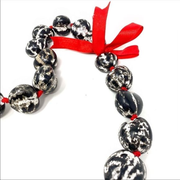 HAWAIIAN Kukui Nut Lei Necklace - Picture 3 of 4